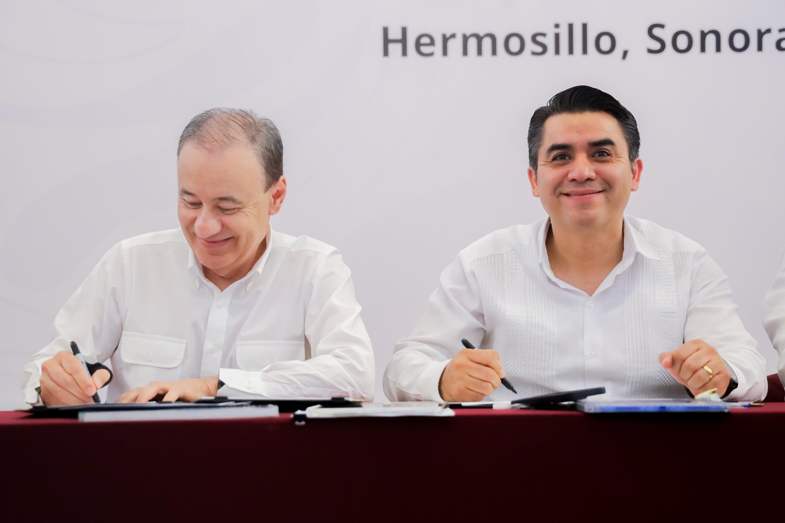 Alfonso Durazo firma convenio de colaboración para el abasto de agua en los municipios