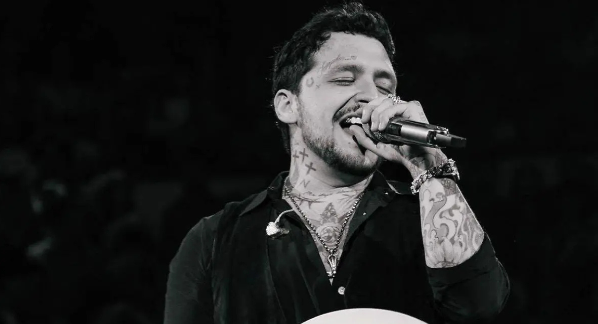 ¡Solito! Nodal desata rumores tras aparecer sin Ángela Aguilar en la Feria de San Marcos