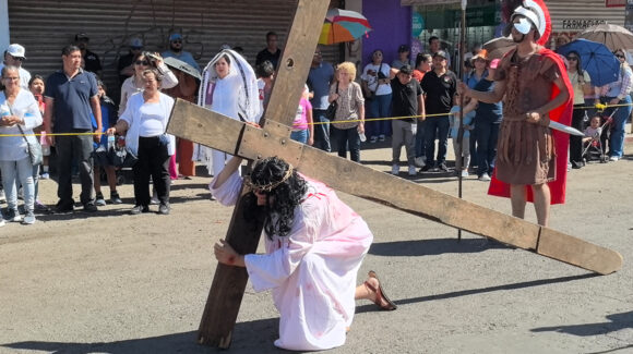 Fervor y fe en el Viacrucis de Ciudad Obregón: Tradición y reflexión en Viernes Santo