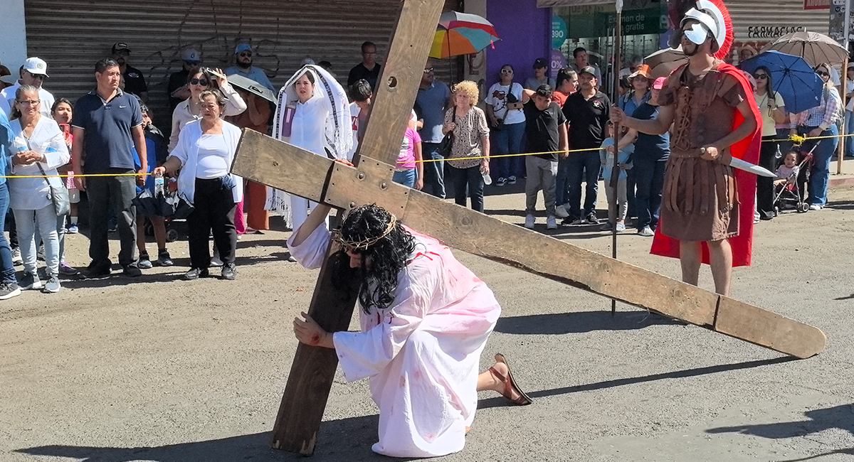 Fervor y fe en el viacrucis de Ciudad Obregón: Tradición y reflexión en Viernes Santo