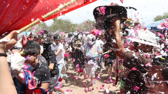 Comunidad yaqui realiza quema de máscaras en Hermosillo por Sábado de Gloria