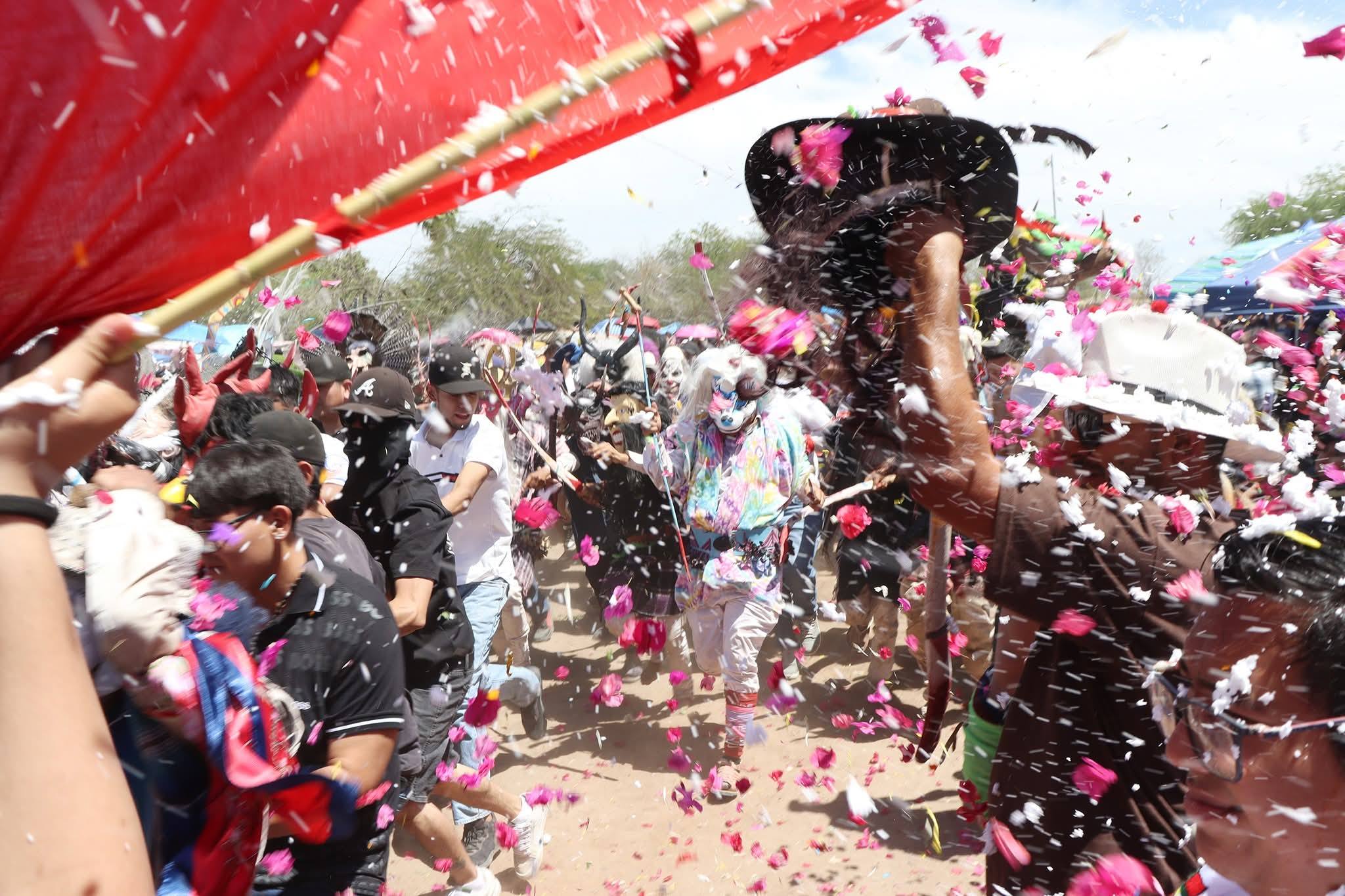 Comunidad yaqui realiza quema de máscaras en Hermosillo por Sábado de Gloria