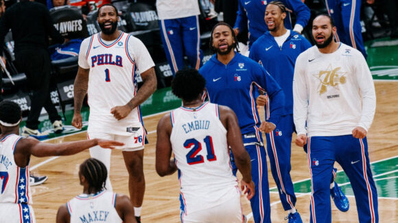 Embiid y los 76ers se impone a los Celtics y llevan de regreso la serie a Filadelfia