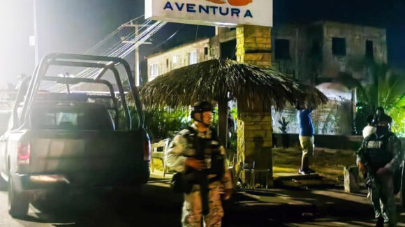 Masacre en Guerrero: Ejecutan a tres mujeres y un hombre en restaurante de Acapulco; tres son hermanos