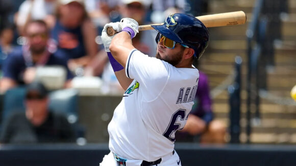 Aranda dispara su tercer jonrón del año y contribuye a la victoria de los Rays ante Cubs