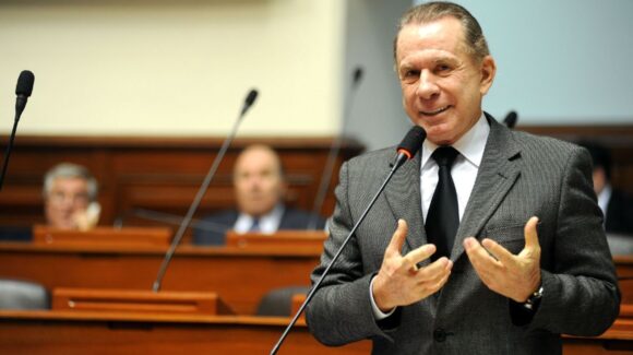 “Abrazos, no balazos”: Ricardo Belmont, candidato presidencial peruano, adopta la famosa frase de AMLO