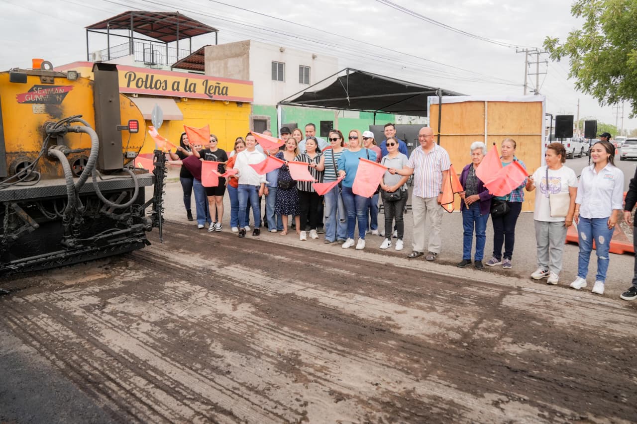 Antonio Astiazarán encabeza arranque de recarpeto en vialidad de Pueblitos