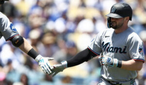 Hicks y Ruiz lucen en Los Ángeles para que Marlins asegure su primera serie en Dodger Stadium desde el 2018