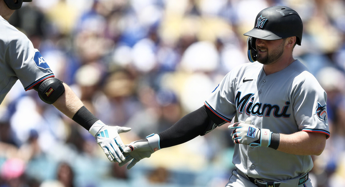 Apoyados por los cuadrangulares de Hicks y Ruiz, los Marlins aseguraron su primera serie en el Dodger Stadium desde el 2018