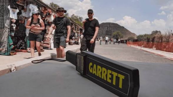 Colocan detectores de metales en Teotihuacán para mayor seguridad tras recientes hechos violentos contra turistas.