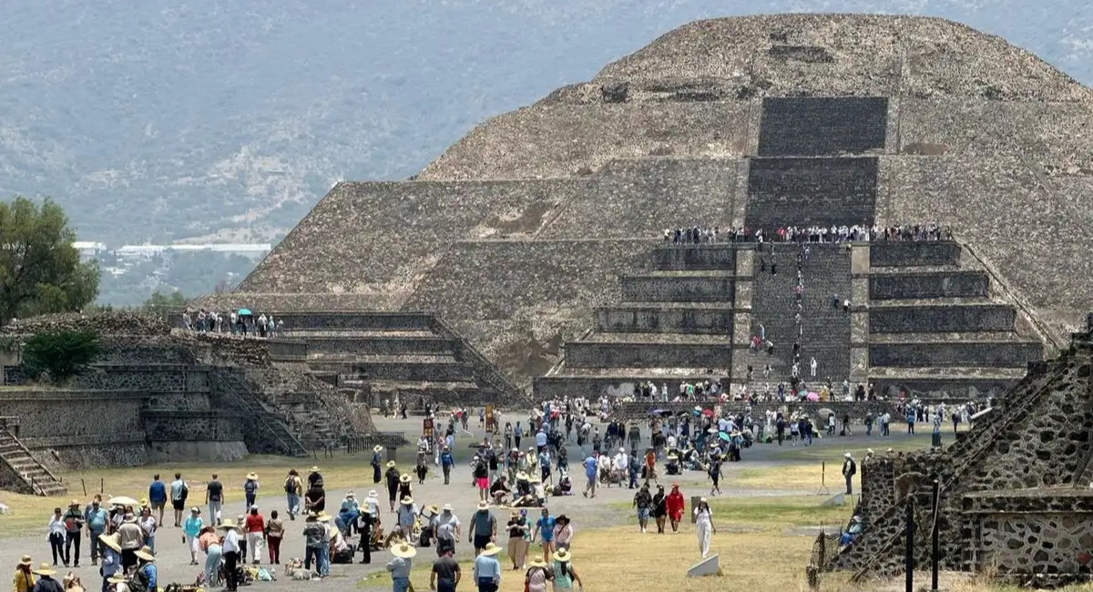 Aumenta el flujo de turistas tras tiroteo en Teotihuacán; revisión de seguridad se vuelve más rigurosa