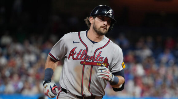 Austin Riley destroza la bola para que los Braves aplasten a Philadelphia en el primero de la serie