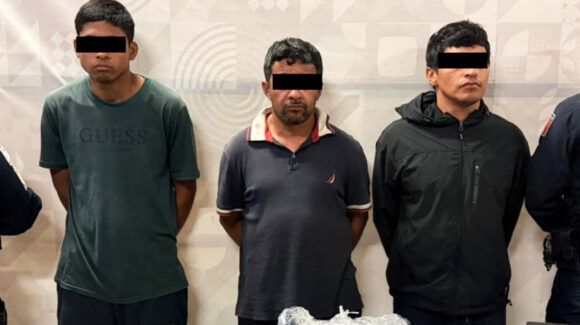 Capturan a tres presuntos sicarios armados en Tijuana; transportaban más de mil dosis de metanfetamina