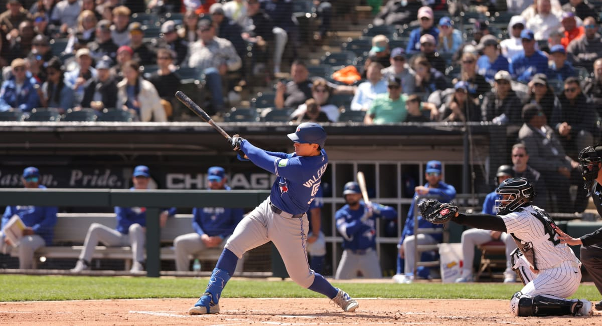 Brandon Valenzuela conectó su primer imparable en la MLB con los Blue Jays