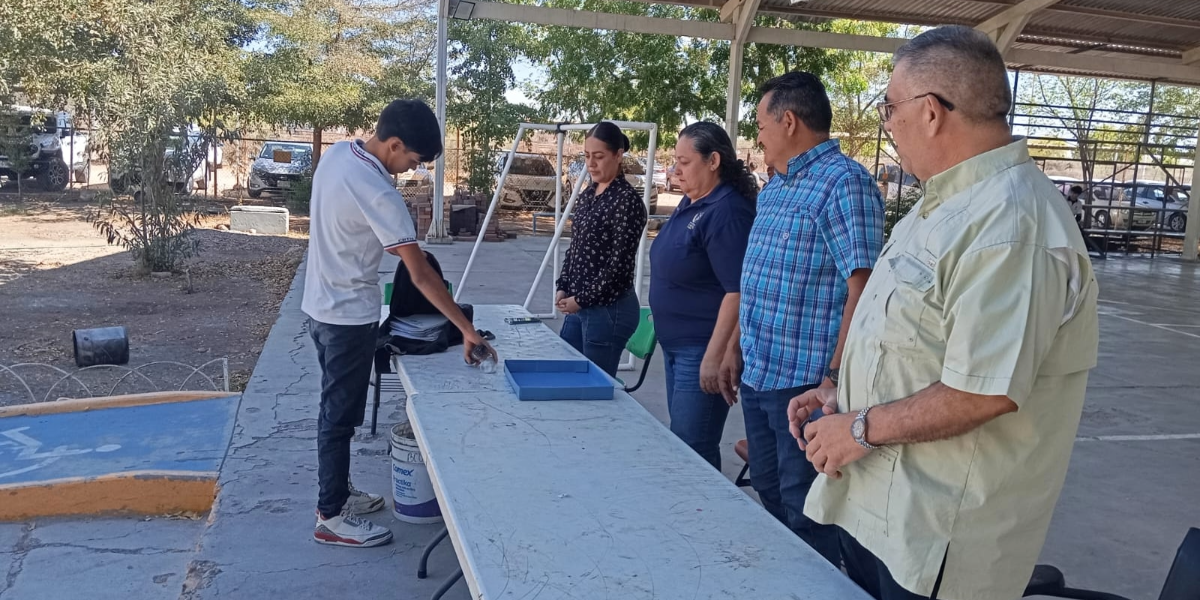 La directiva del plantel encontró una pistola de juguete entre la revisión de mochilas