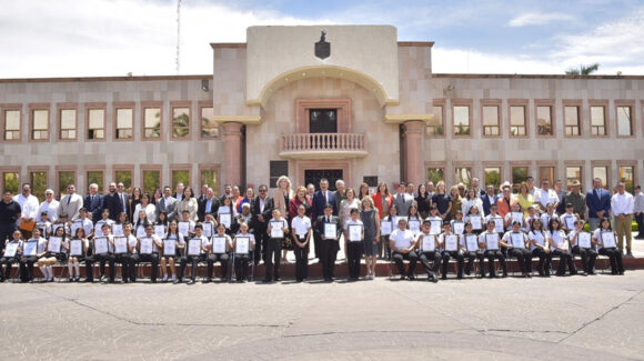 Cabildo Infantil exhorta por la paz; Lamarque pide dedicación y constancia