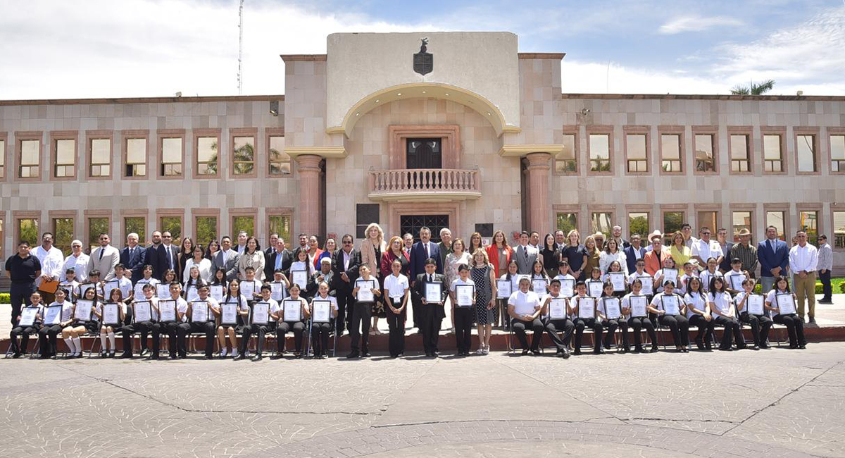 Cabildo Infantil exhorta por la paz; Lamarque pide dedicación y constancia