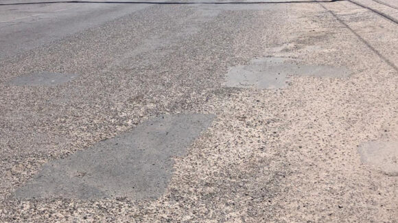 Carreteras del Valle del Yaqui reciben mantenimiento por aumento de carga pesada