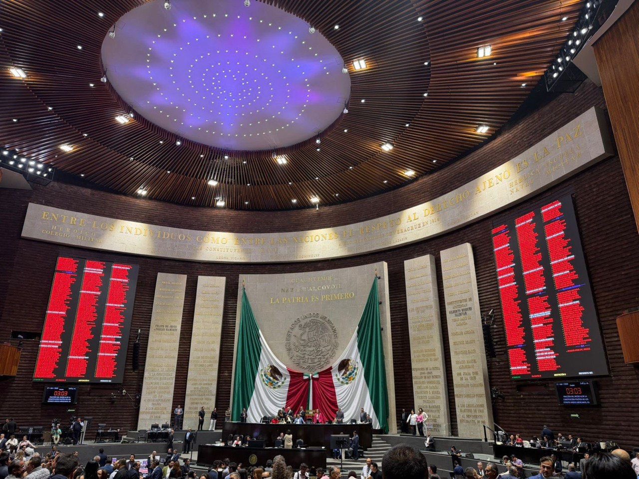 Reforma permite crear ley general contra feminicidio en México.