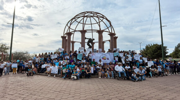 Ciudad Obregón: Cientos de personas participan en la ‘Caminata Familiar por el Autismo’ en la Laguna del Náinari