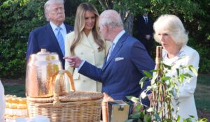 Reyes del Reino Unido llegan a Washington en visita de Estado