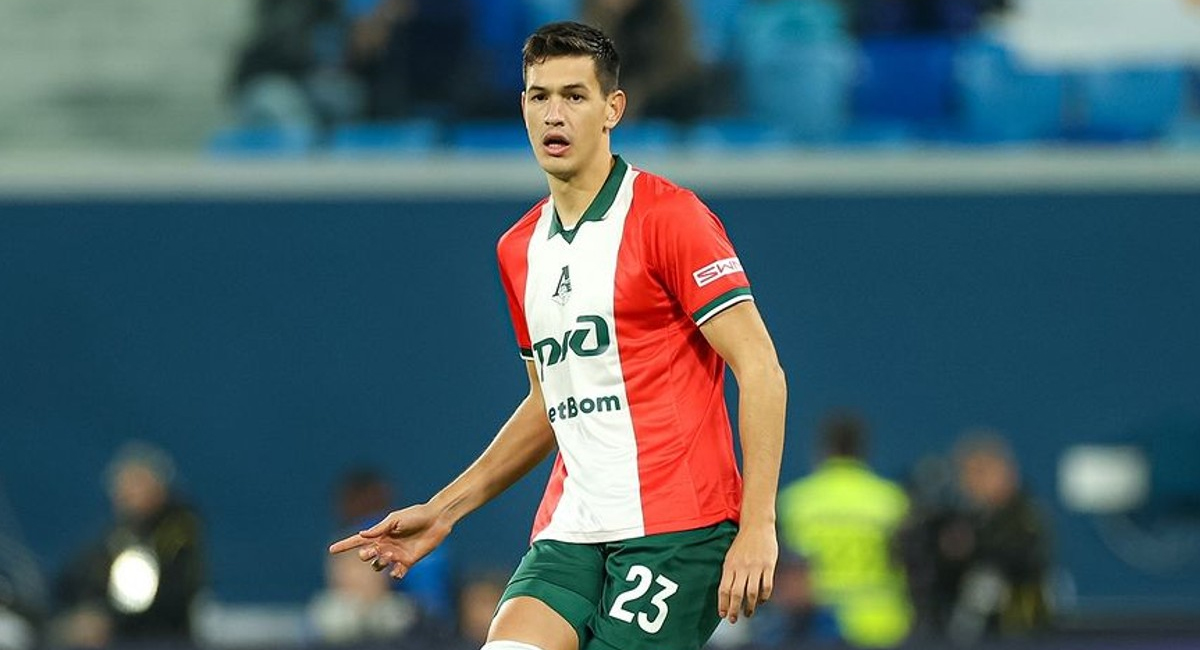 César Montes llegó a tres partidos consecutivos marcando con el Lokomotiv de Rusia