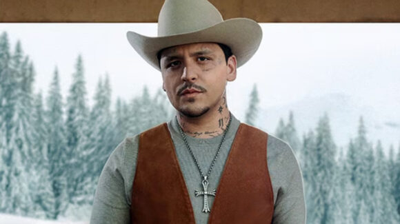 ¿Christian Nodal, captado in fraganti? Filtran FOTO de misteriosas mujeres al bajar de su camioneta