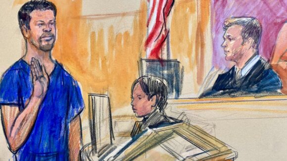 Acusan de intento de asesinato a hombre que trató de ingresar armado a cena de Donald Trump