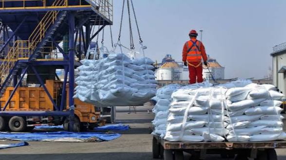 China intensifica inspecciones aduanales sobre fertilizantes por irregularidades.