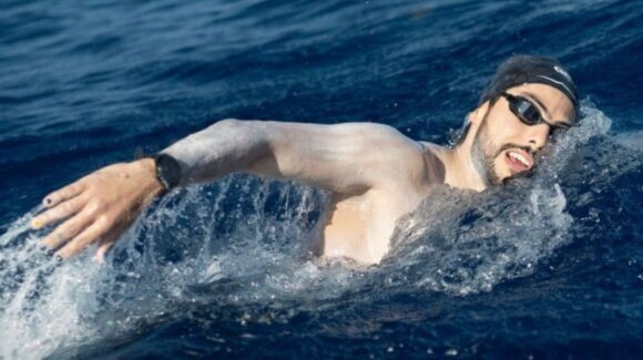 De Cozumel a Cancún, David Olvera nadó más de 80 kilómetros en mar abierto