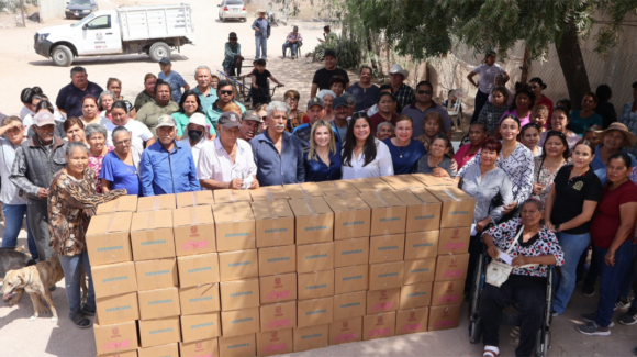 Vecinos de la colonia 16 de septiembre reciben apoyo alimentario del DIF Navojoa