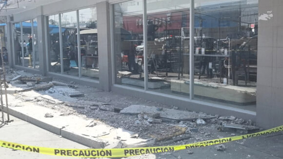 “El cierre es temporal”, afirma Protección Civil tras derrumbe de marquesina de tienda en centro de Ciudad Obregón