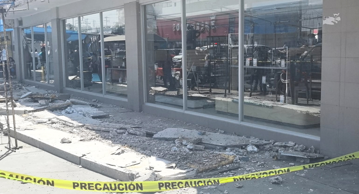 “El cierre es temporal”, afirma Protección Civil de Cajeme tras el derrumbe de marquesina de tienda Coppel