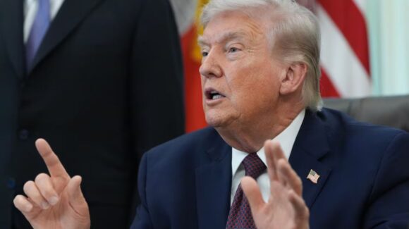 Donald Trump afirma que Irán le pidió alto al fuego; ¿se abrirá el Estrecho de Ormuz?