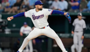 Eovaldi maniata a la artillería de los Yankees y los Rangers evitan la limpia con una victoria