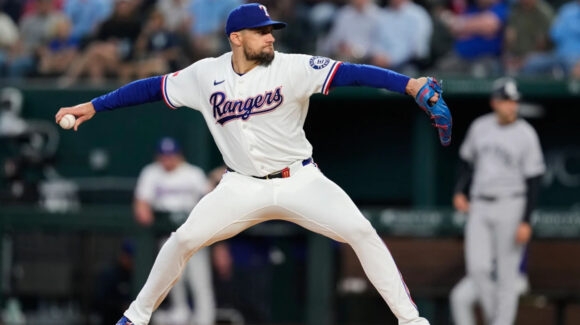 Eovaldi maniata a la artillería de los Yankees y los Rangers evitan la limpia con una victoria