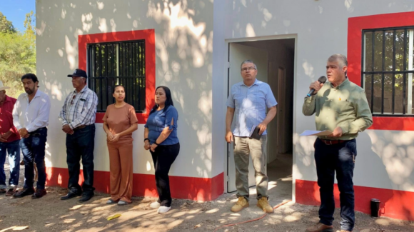 Ayuntamiento de Etchojoa entrega un total de 8 viviendas en comunidades rurales