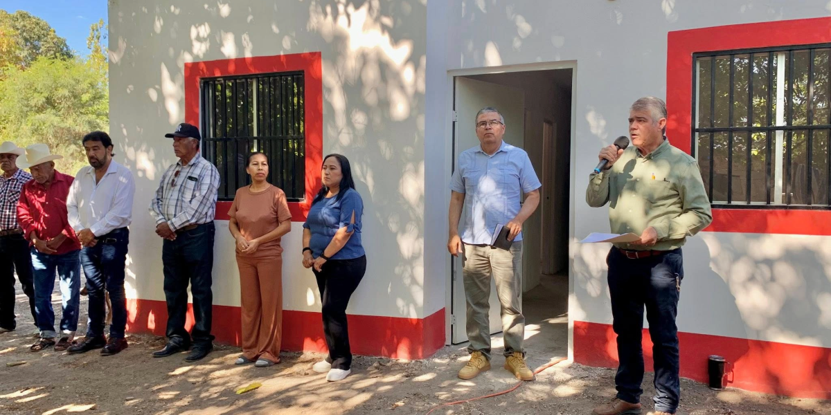 El Ayuntamiento de Etchojoa durante su visita a El Sahuaral