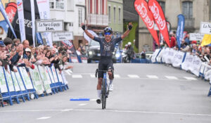 Edgar Cadena gana etapa en la Vuelta a Asturias y hace historia para el ciclismo mexicano