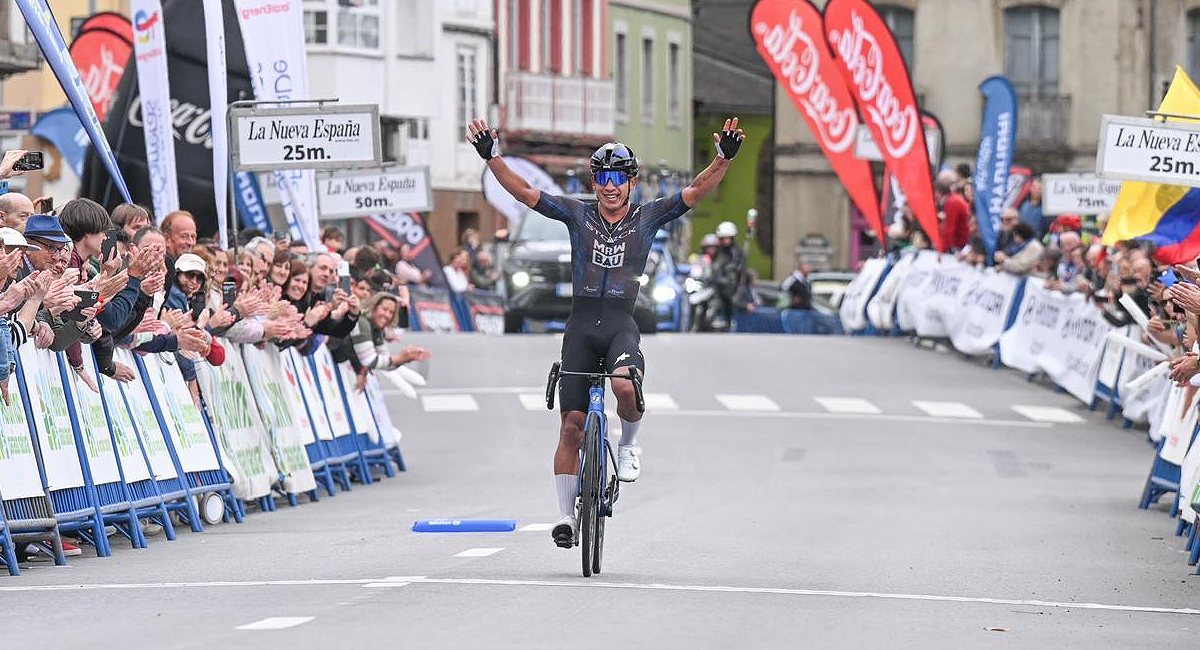 Edgar Cadena, ciclista mexicano, conquistó la tercera etapa de la Vuelta a Asturias 2026