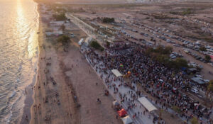 Playa El Cochórit mantiene buena afluencia de visitantes tras inauguración de malecón turístico