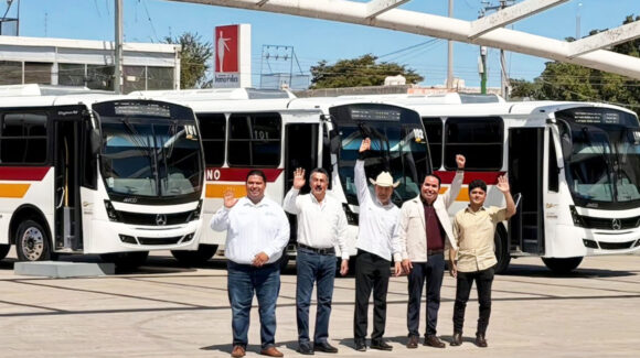 Durazo entrega en Ciudad Obregón 15 nuevas unidades de transporte urbano con inversión de 45mdp