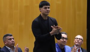 “Estoy aquí para cambiar el chip de los morros”: El Bogueto participa en foro de la Cámara de Diputados