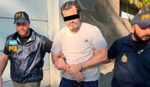 Contralmirante Fernando Farías pide asilo político en Argentina; asegura que su vida corre peligro en México