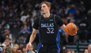 Sin sorpresas; Cooper Flagg, de los Mavericks gana el premio al Novato del Año de la NBA