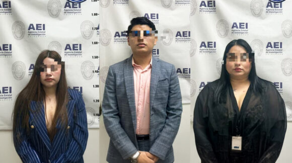 Detienen a hombre y dos mujeres por fraude en Chihuahua; prometían pensiones del IMSS a adultos mayores