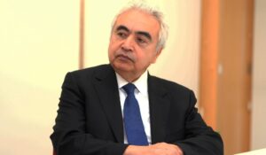 Fatih Birol prevé cancelaciones de vuelos por crisis energética en Europa; tienen combustible solo para 6 semanas
