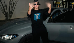 Gabito Ballesteros llega a Hermosillo tras grabar en Japón con Natanael Cano