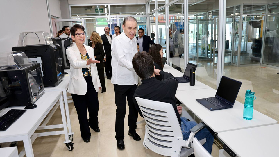 Gobernador Durazo profesionaliza a 350 mil sonorenses en inteligencia artificial con Microsoft