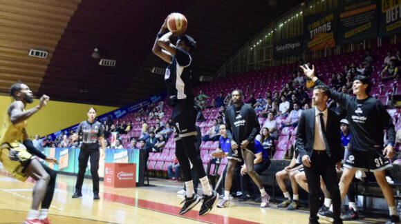 Halcones de Obregón siguen imparables; barren a Caballeros de Culiacán y suman su séptima victoria